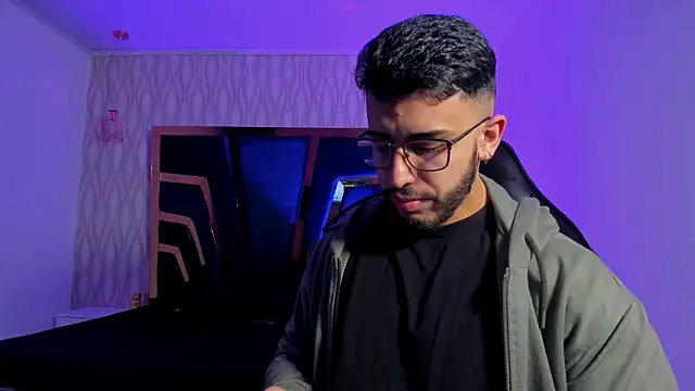 Snapshot of Liam_Kleiin chatting on 03-26-26, 11:30 Liam Kleiin online show from 03-26-26, 11:30