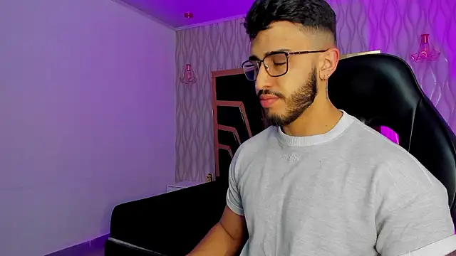 Snapshot of Liam_Kleiin chatting on 02-17-26, 11:18 Liam Kleiin online show from 02-17-26, 11:18