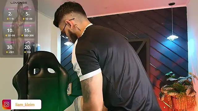 Snapshot of Liam_Kleiin chatting on 02-24-26, 11:33 Liam Kleiin online show from 02-24-26, 11:33