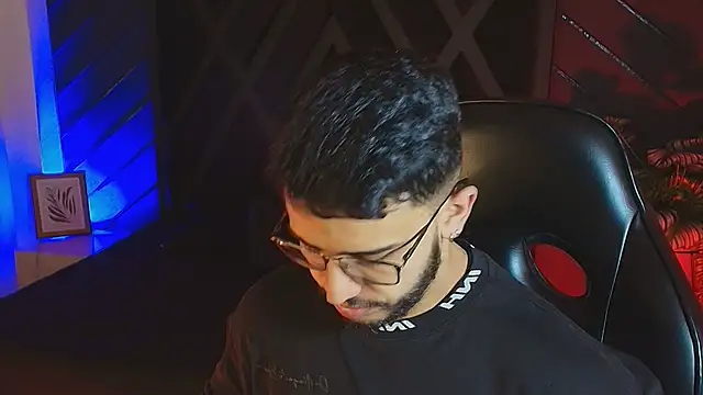 Snapshot of Liam_Kleiin chatting on 04-15-26, 11:38 Liam Kleiin online show from 04-15-26, 11:38