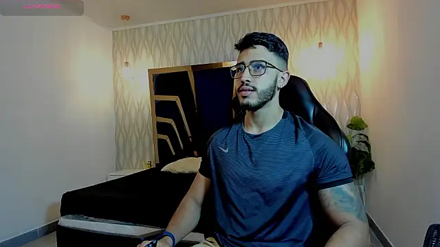 Snapshot of Liam_Kleiin chatting on 03-27-26, 11:33 Liam Kleiin online show from 03-27-26, 11:33