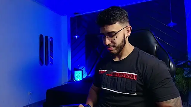 Snapshot of Liam_Kleiin chatting on 03-11-26, 11:26 Liam Kleiin online show from 03-11-26, 11:26