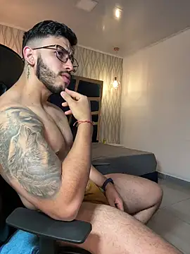 Snapshot of Liam_Kleiin chatting on 03-18-26, 12:08 Liam Kleiin online show from 03-18-26, 12:08