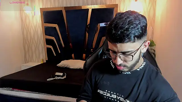 Snapshot of Liam_Kleiin chatting on 03-28-26, 11:22 Liam Kleiin online show from 03-28-26, 11:22