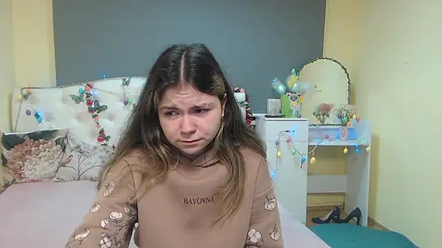 TinaRedly online show from 04-11-26, 05:37