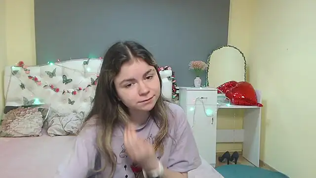 TinaRedly online show from 04-19-26, 06:10