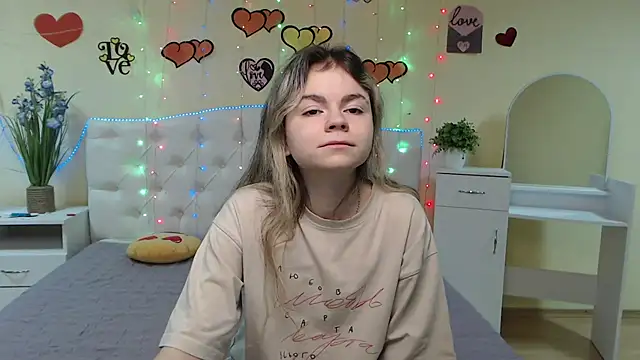 TinaRedly online show from 03-13-25, 04:05