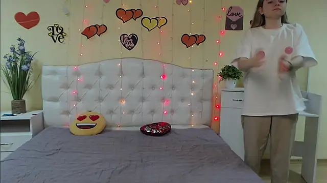 TinaRedly online show from 03-09-25, 04:33