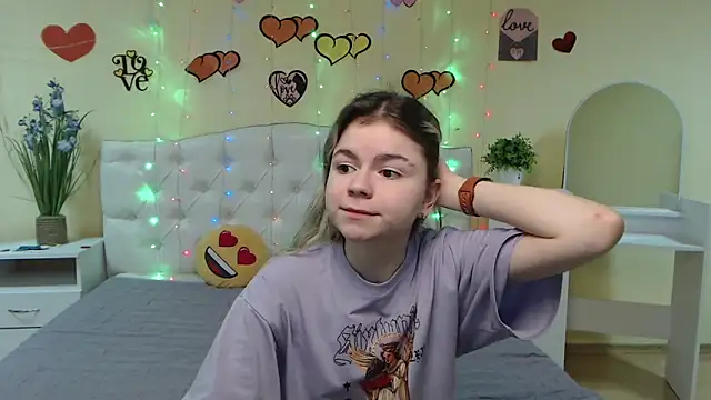 TinaRedly online show from 03-11-25, 05:13