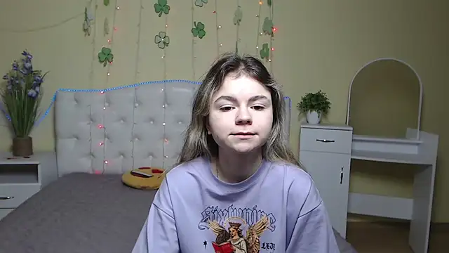 TinaRedly online show from 03-23-25, 12:47