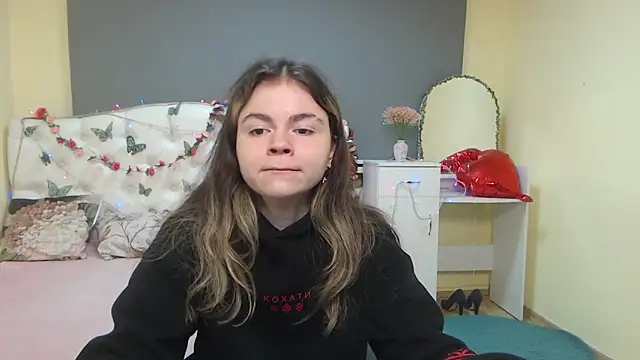 TinaRedly online show from 04-19-26, 05:25