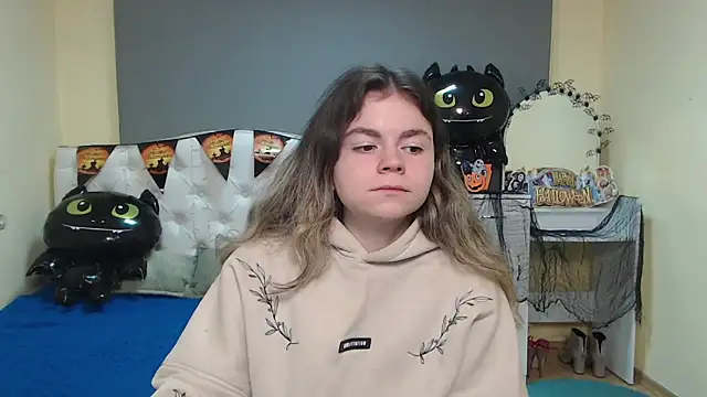 TinaRedly online show from 10-16-25, 06:21