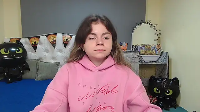 TinaRedly online show from 10-31-25, 06:43