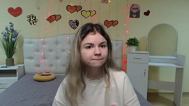 TinaRedly online show from 03-09-25, 09:46