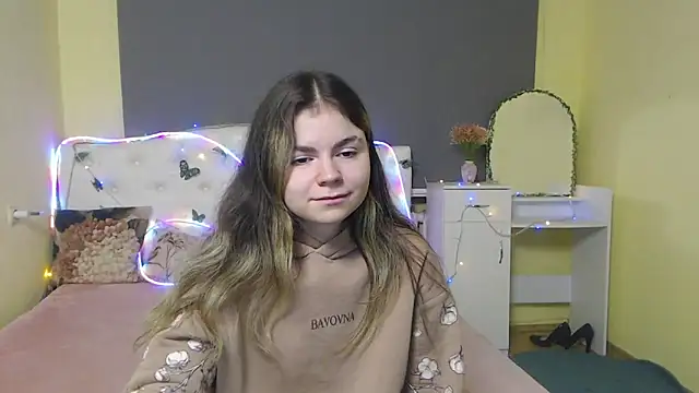 TinaRedly online show from 04-23-26, 06:53