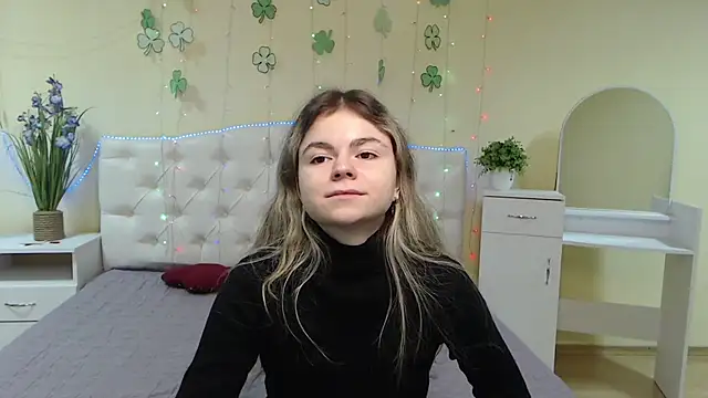 TinaRedly online show from 03-19-25, 06:23