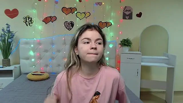 TinaRedly online show from 03-08-25, 09:39