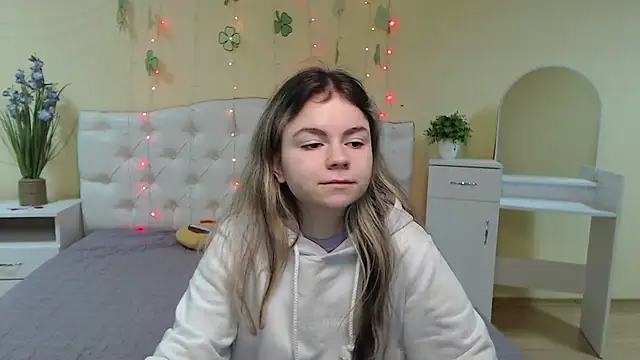 TinaRedly online show from 03-22-25, 06:03