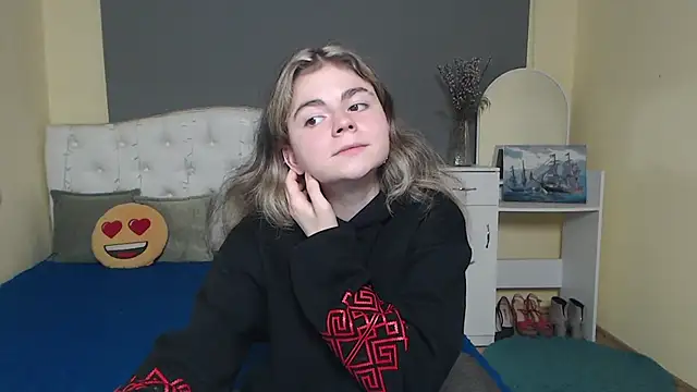 TinaRedly online show from 11-10-25, 06:35