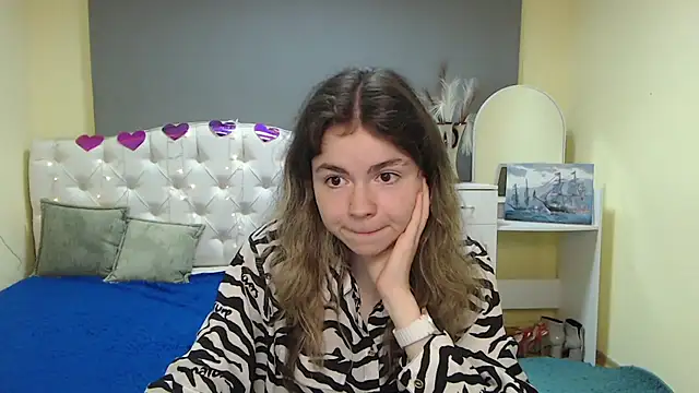 TinaRedly online show from 09-19-25, 05:28