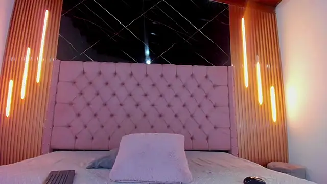 AinaPink online show from 06-19-26, 10:54