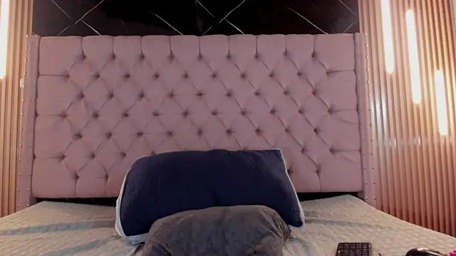 Snapshot of AinaPink chatting on 03-03-25, 05:31 AinaPink online show from 03-03-25, 05:31