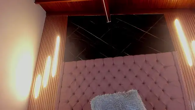 Snapshot of AinaPink chatting on 03-12-25, 04:56 AinaPink online show from 03-12-25, 04:56