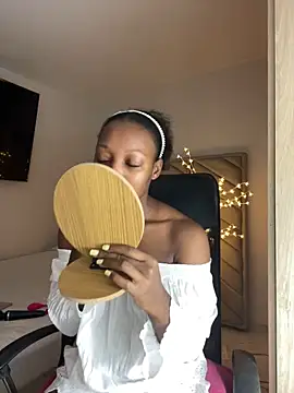 Snapshot of kellya_ chatting on 09-21-25, 10:37 kellya online show from 09-21-25, 10:37