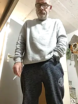 bottomhairy online show from 02-11-26, 05:13