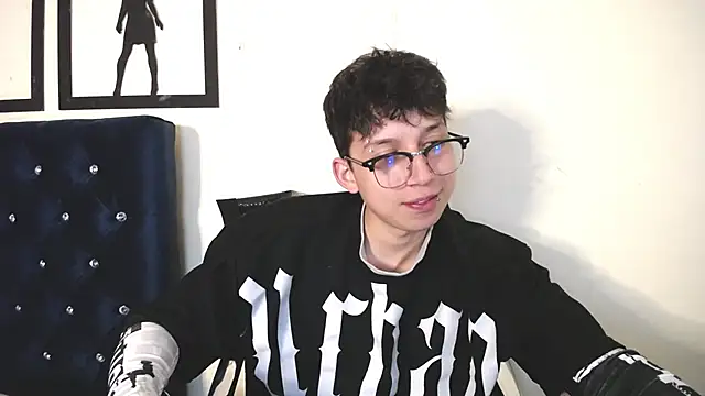  Thomas hot  online show from 10-31-25, 04:20