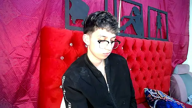  Thomas hot  online show from 03-20-25, 06:52