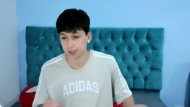  Thomas hot  online show from 12-18-25, 03:22