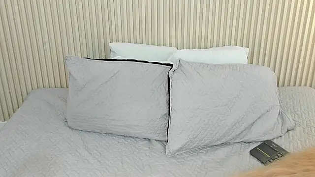 charlottebrowns  online show from 06-02-26, 01:11