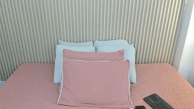 charlottebrowns  online show from 06-07-26, 03:01