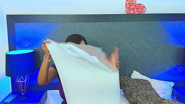 Snapshot of charlottebrowns_ chatting on 02-21-25, 12:06 charlottebrowns online show from 02-21-25, 12:06