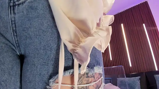 ArianaBaker online show from 12-19-25, 01:35