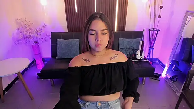 ArianaBaker online show from 12-18-25, 01:37