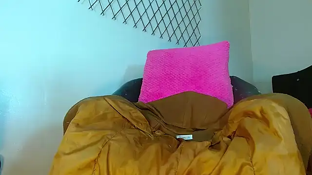 Snapshot of bellatrixx_69 chatting on 03-15-25, 03:40 bellatrixx 69 online show from 03-15-25, 03:40