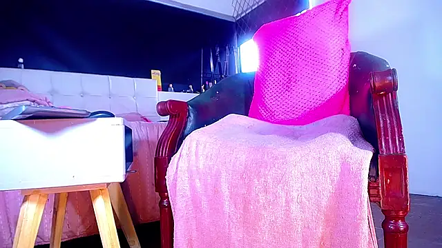 Snapshot of bellatrixx_69 chatting on 09-24-25, 11:28 bellatrixx 69 online show from 09-24-25, 11:28
