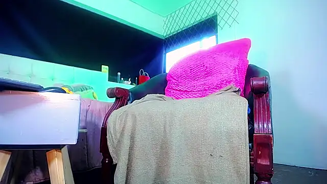 bellatrixx 69 online show from 12-18-25, 11:25