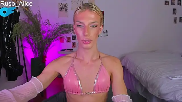 Snapshot of AliceSnowCatt chatting on 03-04-25, 01:45 AliceSnowCatt online show from 03-04-25, 01:45