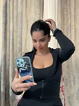 Snapshot of _adelle chatting on 02-19-26, 11:51 adelle online show from 02-19-26, 11:51