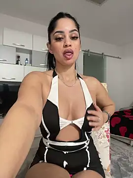 Snapshot of _adelle chatting on 02-06-26, 12:01 adelle online show from 02-06-26, 12:01