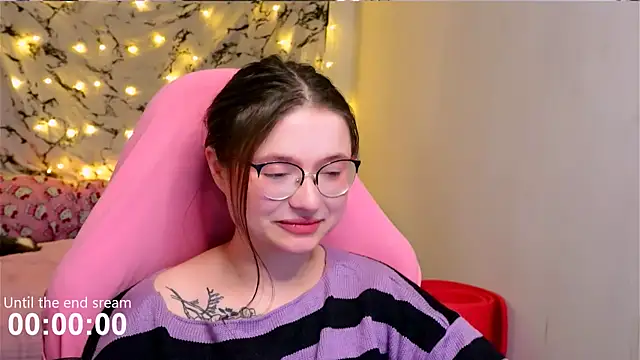 Snapshot of me__hanna chatting on 01-21-25, 01:39 me hanna online show from 01-21-25, 01:39