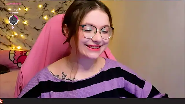 Snapshot of me__hanna chatting on 01-17-25, 11:18 me hanna online show from 01-17-25, 11:18