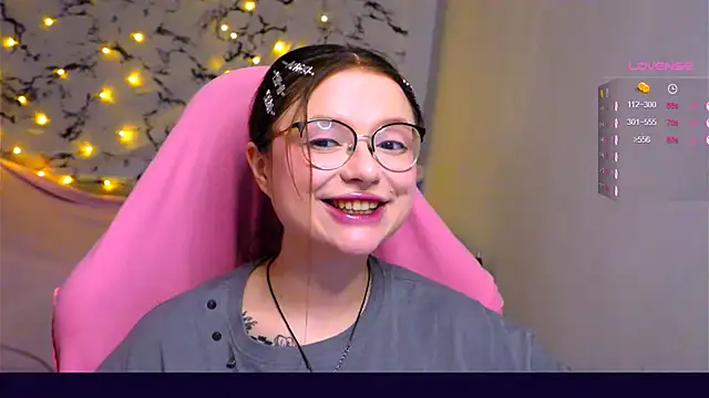 Snapshot of me__hanna chatting on 03-13-25, 11:49 me hanna online show from 03-13-25, 11:49