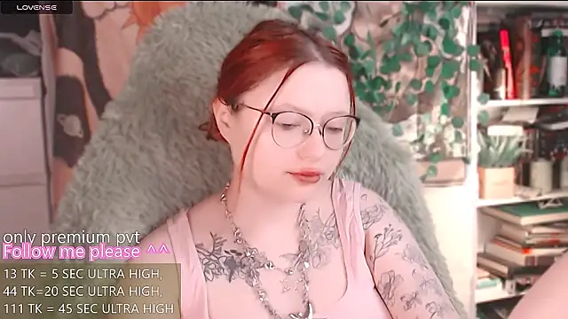 Snapshot of me__hanna chatting on 05-24-26, 05:29 me hanna online show from 05-24-26, 05:29