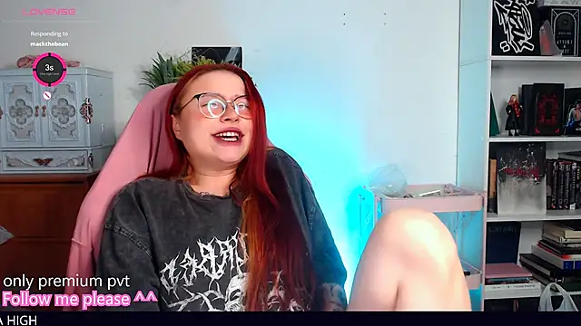 Snapshot of me__hanna chatting on 11-08-25, 10:24 me hanna online show from 11-08-25, 10:24