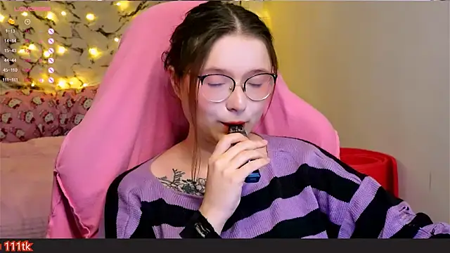 Snapshot of me__hanna chatting on 01-20-25, 10:37 me hanna online show from 01-20-25, 10:37