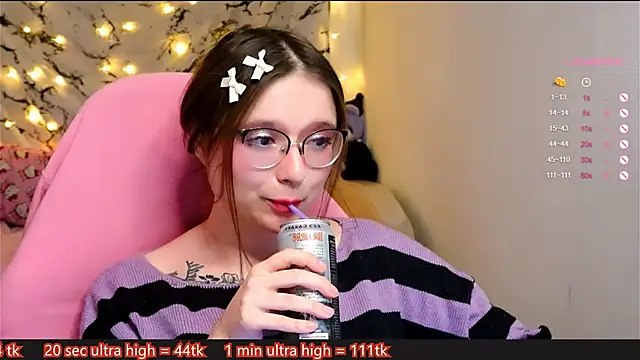 Snapshot of me__hanna chatting on 01-30-25, 11:13 me hanna online show from 01-30-25, 11:13